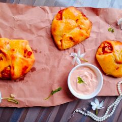 A picture of Dominos Chicken Parcel.