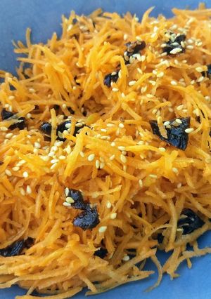 Une photo de Salade de carottes râpées et pruneaux