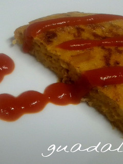 Una foto de Tortilla de pan duro y atún en GM E y F y tradicional