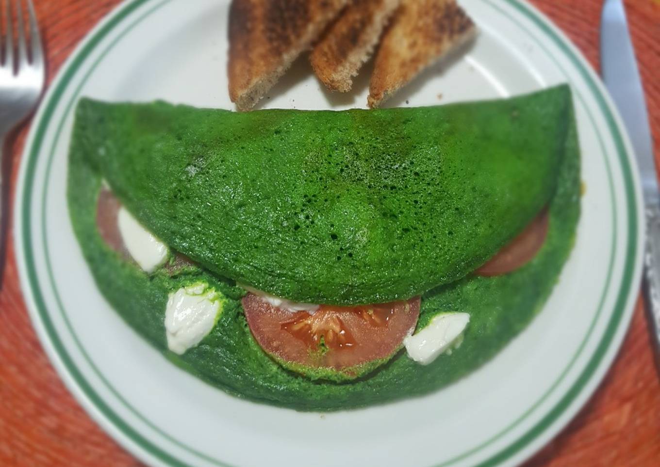 馃嚥馃嚱 Omelette tricolor (espinacas, tomate y queso) 馃嚥馃嚱