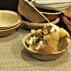 A picture of Samosa chaat.