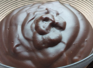 Una foto de Crema casera de chocolate