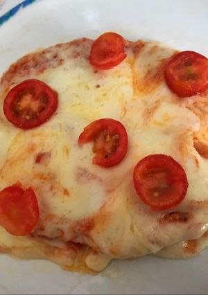 Una foto de Pizza light y express con pan de avena al microondas