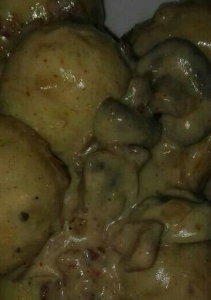 A picture of Baby potatoes with bacon and mushroom salad.