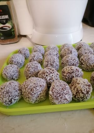 Szilvalekváros kókuszgolyó recept fotója