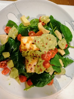 A picture of ASH Salad (avacado,halloumi,sweetpotato).