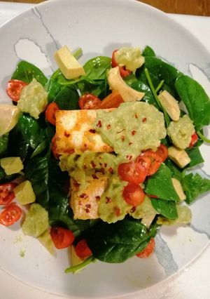A picture of ASH Salad (avacado,halloumi,sweetpotato).