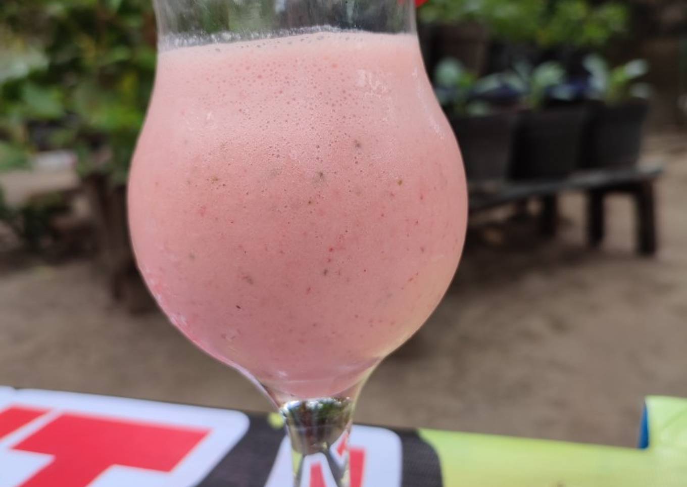 Strawbery smoothies yogurt fiber cream