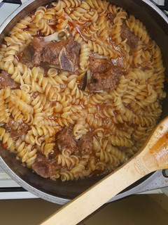 Una foto de Guiso de fideo con carne económico