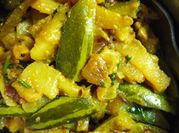 A picture of aloo parwal