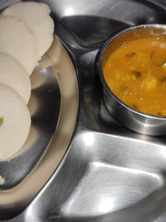 इडली सांबर (Idli Sambar recipe in hindi) रेसिपी मुख्य फोटो