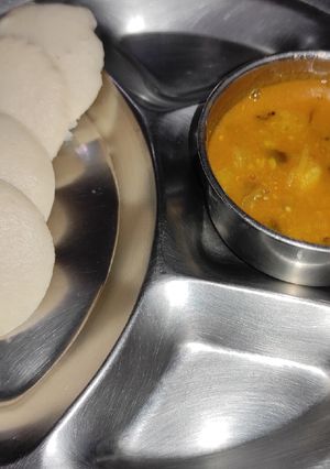 इडली सांबर (Idli Sambar recipe in hindi) रेसिपी मुख्य फोटो