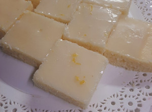 Una foto de 🍋 Brownies de limón 🍋 (sabor lemon pie)