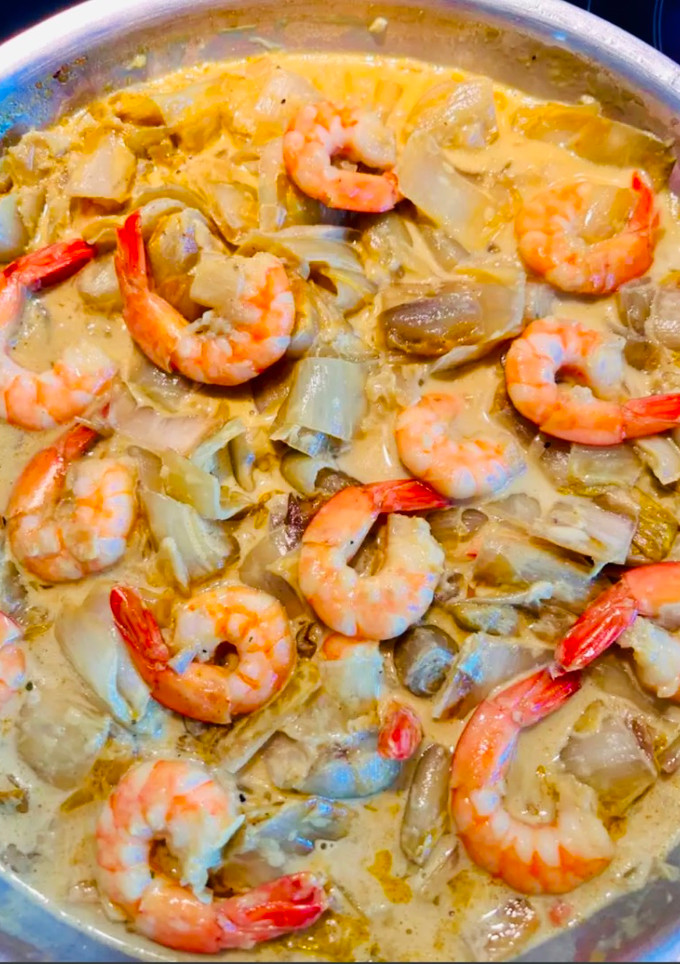 Una foto de Curry de endibias y gambas