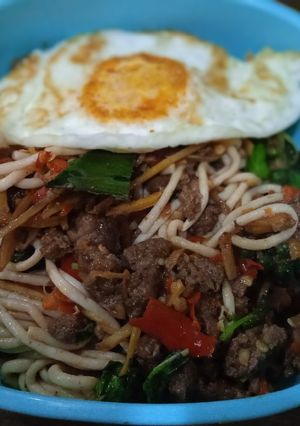 รูปของ เนื้อวากิว,สปาเกตตี,ผัดขี้เมา,ไข่ดาว - คีโต
