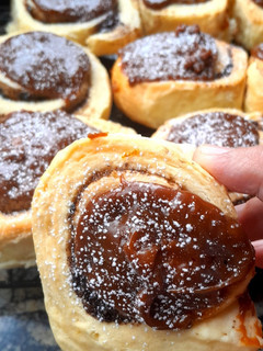 Una foto de Facturas espirales con dulce de leche
