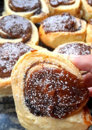 Una foto de Facturas espirales con dulce de leche