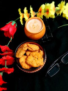 हलवाई स्टाइल छोटी मठरी (halwai style choti mathri recipe in Hindi) रेसिपी मुख्य फोटो