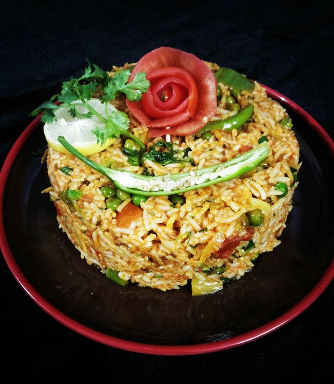 A picture of Tomato Pulao (mumbai street style).