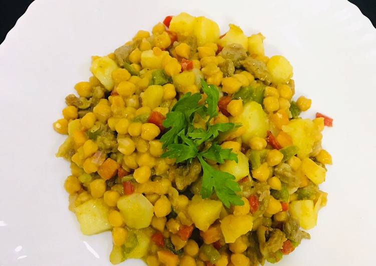 Simple Way to Prepare Homemade Chickpeas with potatoe