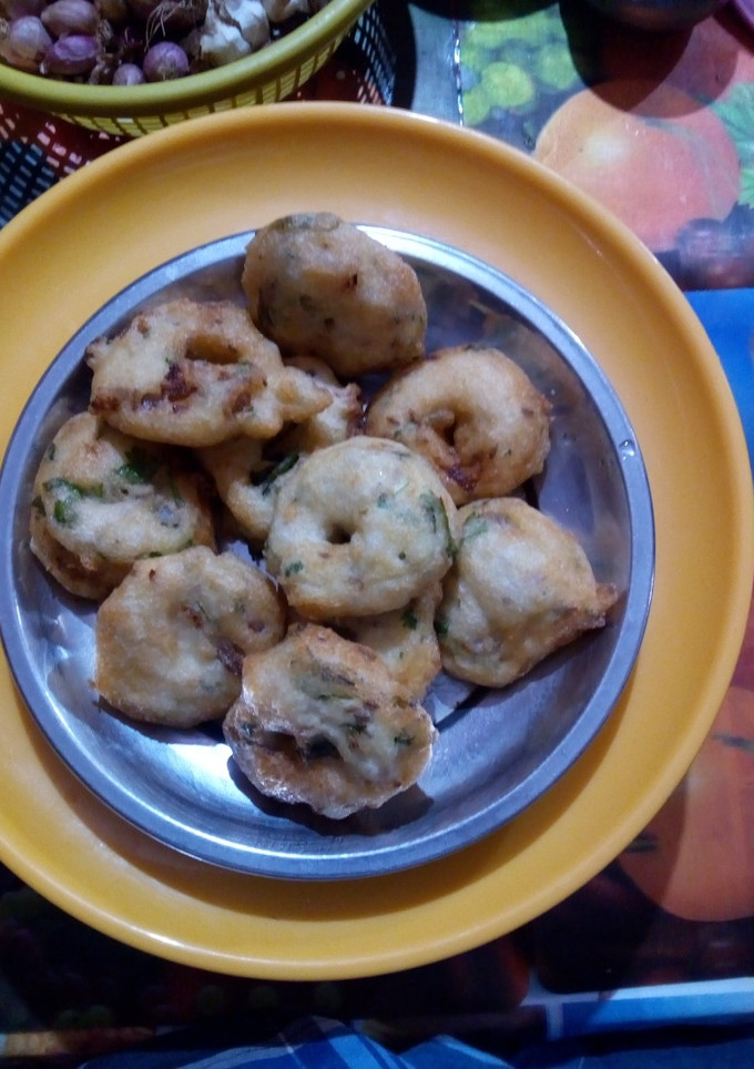 நவராத்திரி ஸ்பெசல் உளுந்து வடை (Ulunthu vadai recipe in tamil) செய்முறை முக்கிய புகைப்படம்