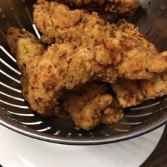 A picture of Fried chicken tenders.