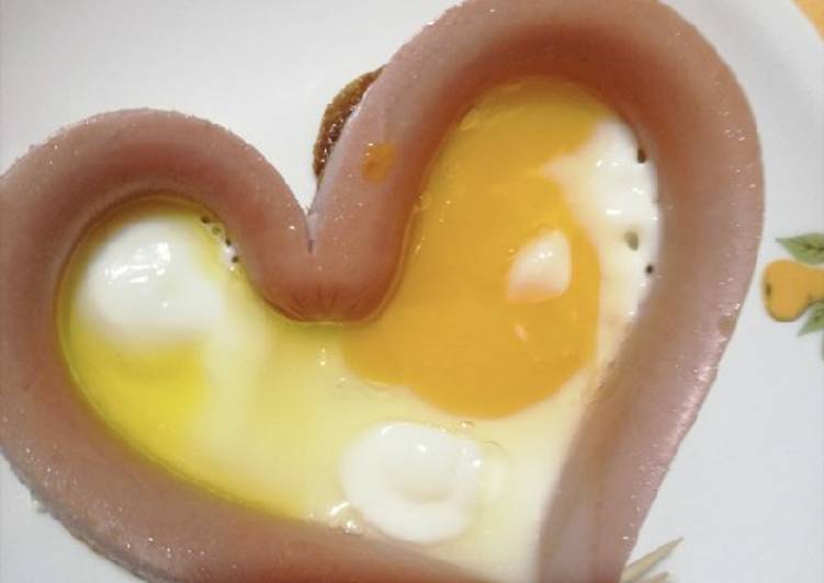 Cuore per San Valentino con wustel e uovo