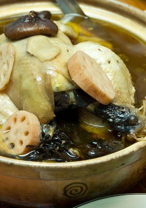 人妻的廚房-黑蒜頭雞湯 的食譜成品照片