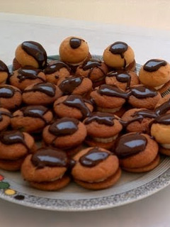 Una foto de Pastelitos de galletitas con plátano y chocolate