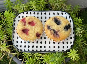 รูปของ Ketogenic mulberry and strawberry muffin