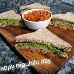 A picture of Tricolor tawa sandwich sandwich.
