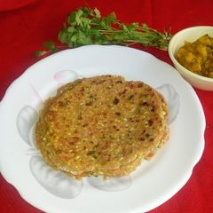 A picture of Carrot and cabbage paratha.