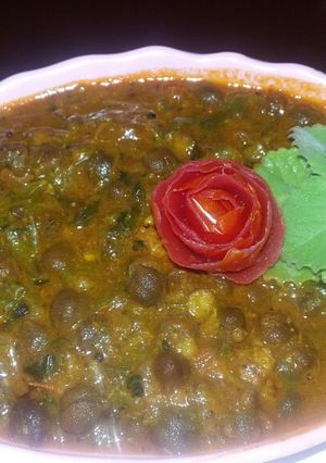 A picture of Palak-Kale chane ki ghughni.