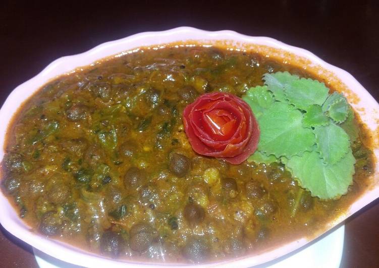 Seasoning to Cook Palak-Kale chane ki ghughni Homemade
