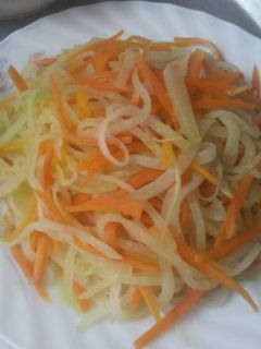 Hình của món Su hào cà rốt xào.