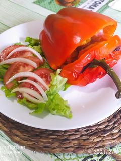 Una foto de Pimientos morrones rellenos de tortilla