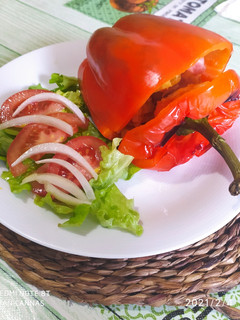 Una foto de Pimientos morrones rellenos de tortilla