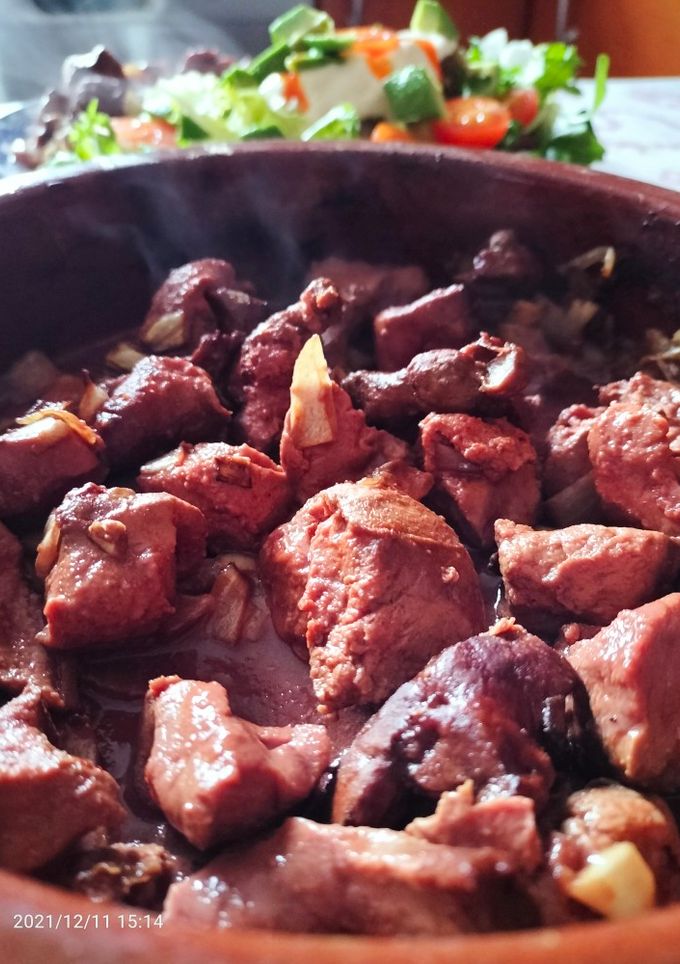 Una foto de Hígado encebollado en freidora de aire