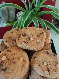 Une photo de 🤩 Cookies aux amandes, noisettes et pépites de chocolat 🤩