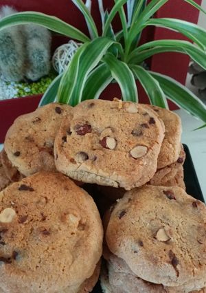 Une photo de 🤩 Cookies aux amandes, noisettes et pépites de chocolat 🤩