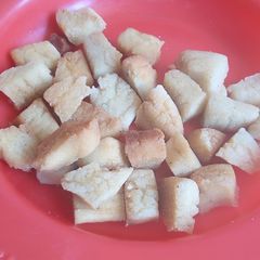 Semo cincin and flour A picture of Semo cincin and flour.