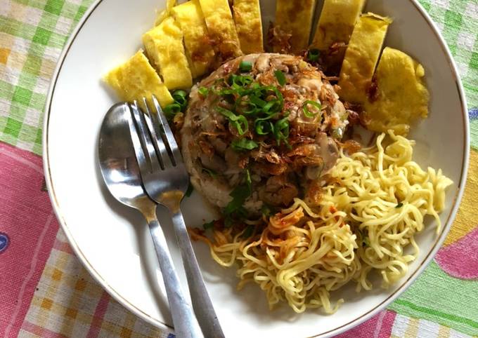 Nasi Tim Ayam Jamur & Egg Roll