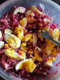 Ensalada de remolacha, repollo y huevos