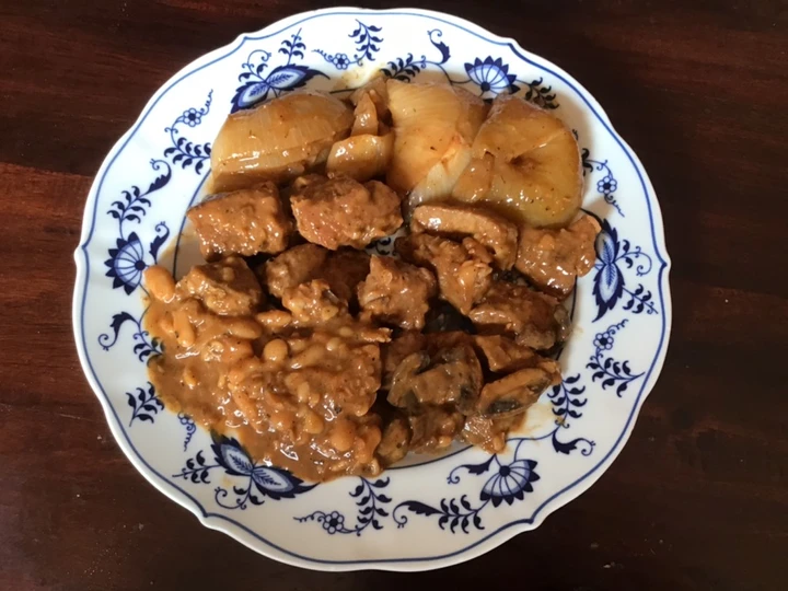 Simple Way Make Recipe California Farm Pork Onion Bean Mushroom Stew that is So Delicious, Can Spoil the Tongue}