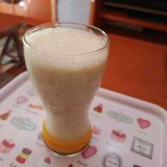 Una foto de Batido de plátano y yogurt