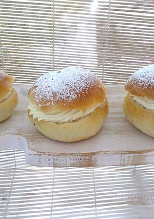 Una foto de Bambas de nata y cardamomo