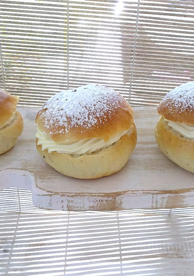 Una foto de Bambas de nata y cardamomo
