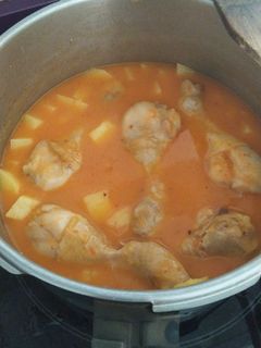 Una foto de Jamoncitos de pollo en salsa🤩