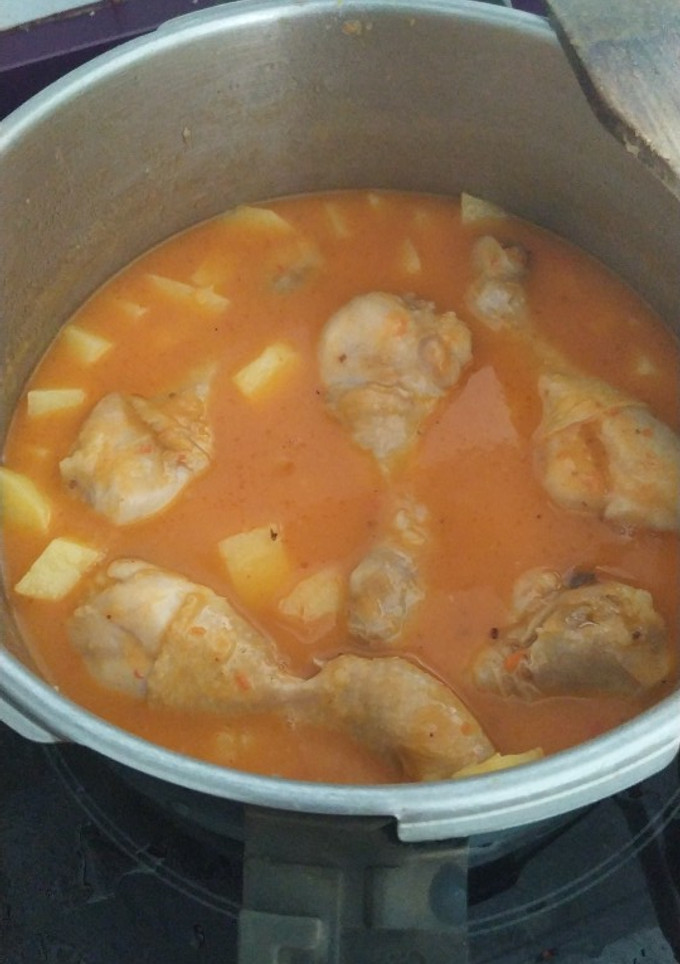 Una foto de Jamoncitos de pollo en salsa🤩