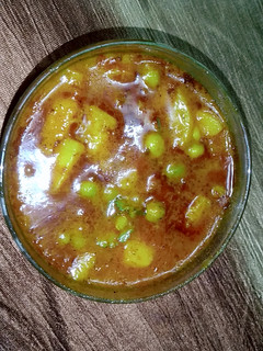 आलू मटर टमाटर की सब्जी (aloo matar tamatar ki sabzi recipe in Hindi) रेसिपी मुख्य फोटो